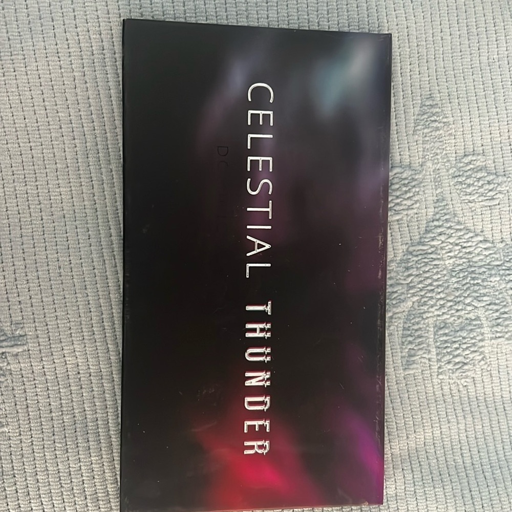 3/$25 🤗 Celestial thunder eyeshadow palette - Picture 2 of 3